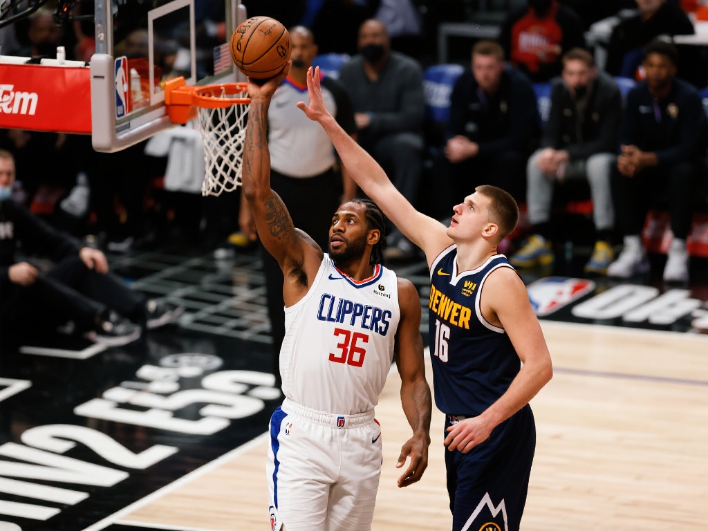 在系列赛的前几场中，快船队一度陷入被动，