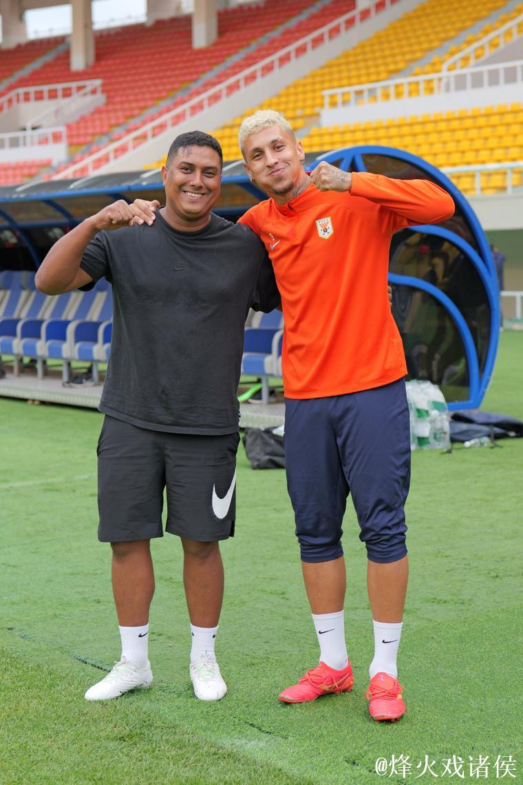 卡瓦尔:我与贝司机互换球衣;教练对我的能力寄予厚望 卡瓦尔:我与贝司机互换球衣;教练对我的能力寄予厚望