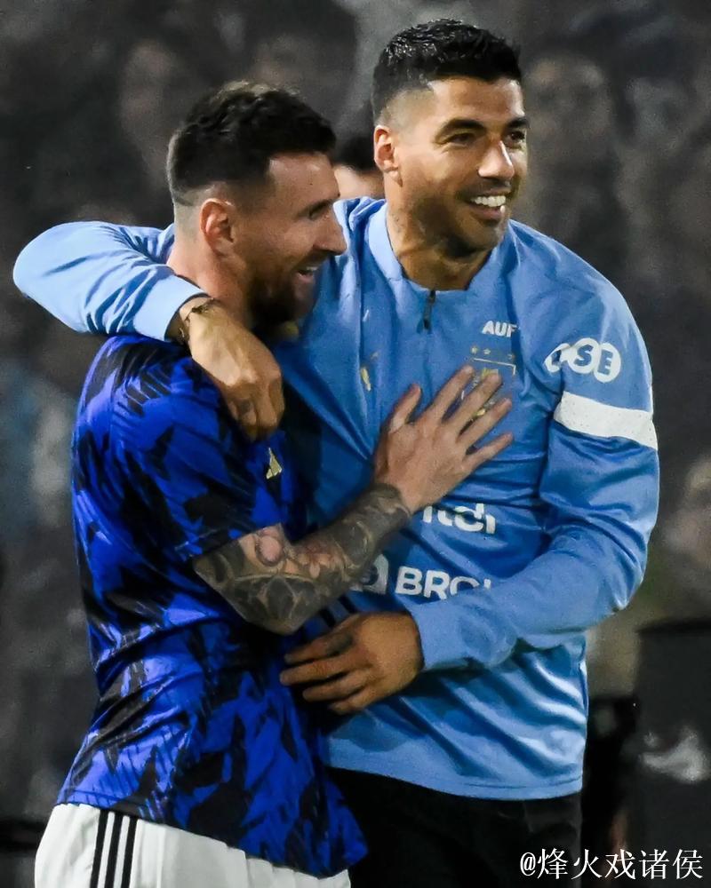 雷吉隆与梅西、苏亚雷斯国家德比激烈交锋,变成合作伙伴! 雷吉隆与梅西、苏亚雷斯国家德比激烈交锋,变成合作伙伴!